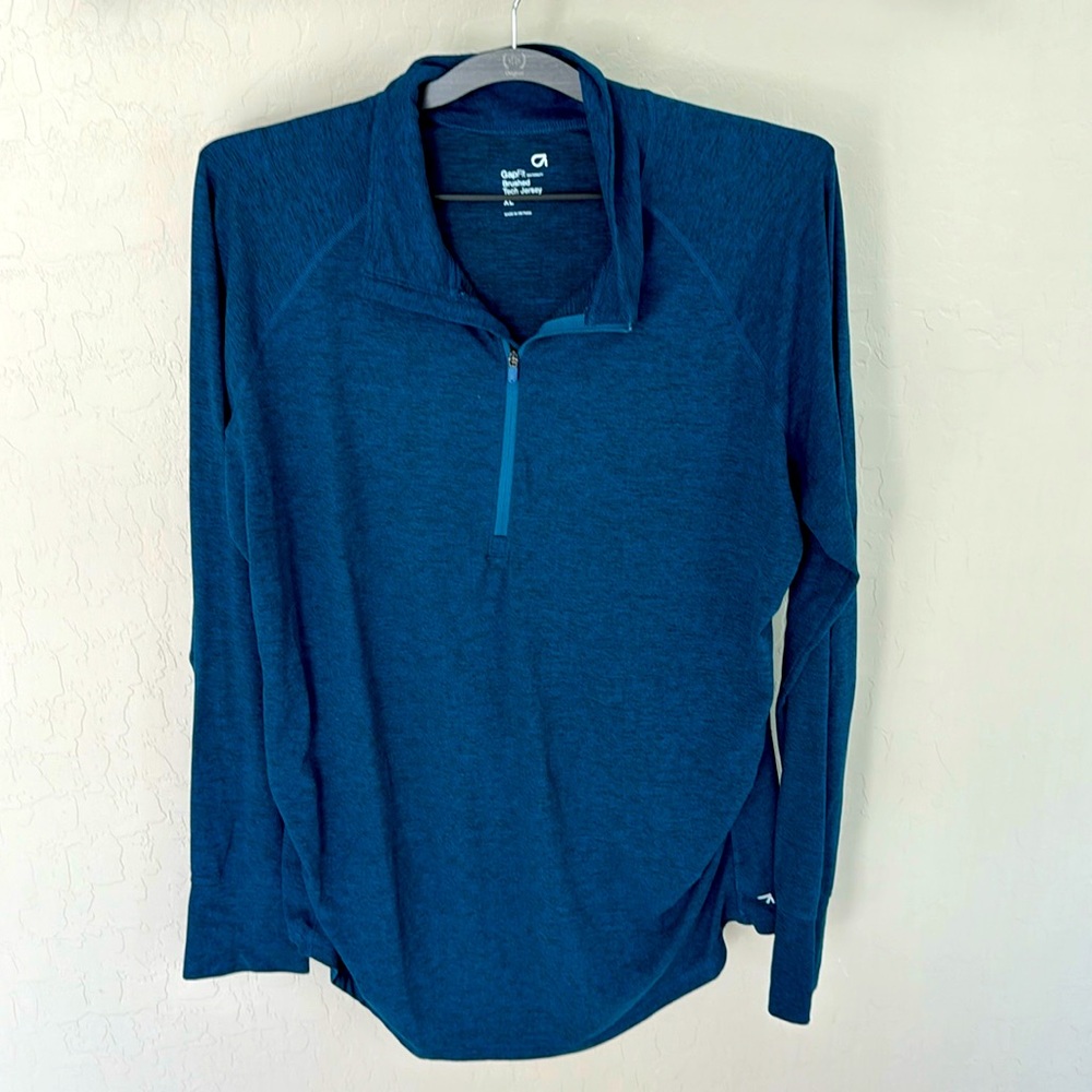 Gap Maternity XL sport zip top like new condition